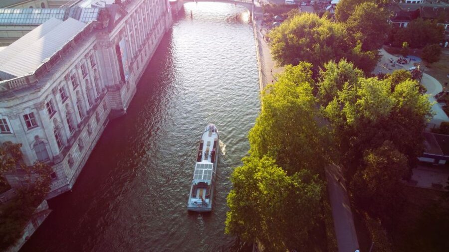 Berlin: Sightseeing Boat Tour on the Spree for Families - How to Get More From a Non-Narrated Cruise