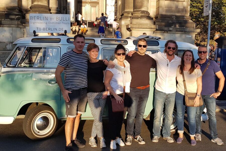 Berlin: Sightseeing Tour in Classic Volkswagen T1 Samba Bus - Museum Island and the royal center of Berlin