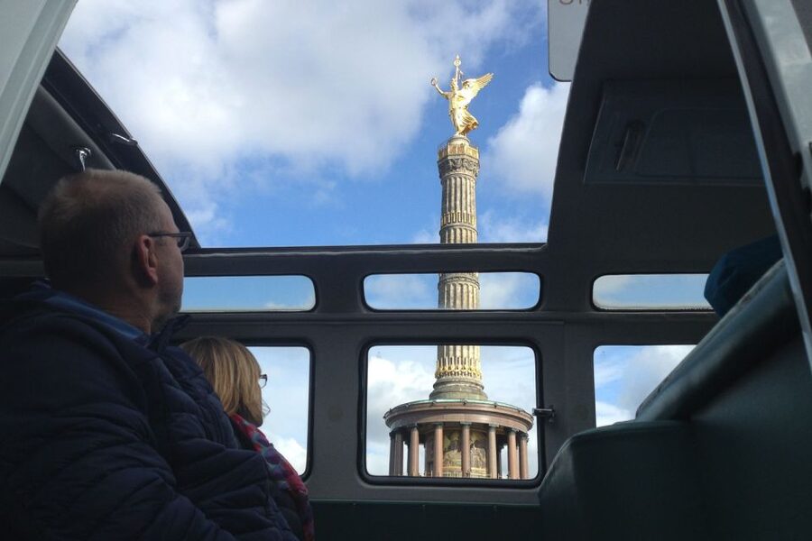 Berlin: Sightseeing Tour in Classic Volkswagen T1 Samba Bus - West Berlin from Bellevue Palace to Kurfürstendamm