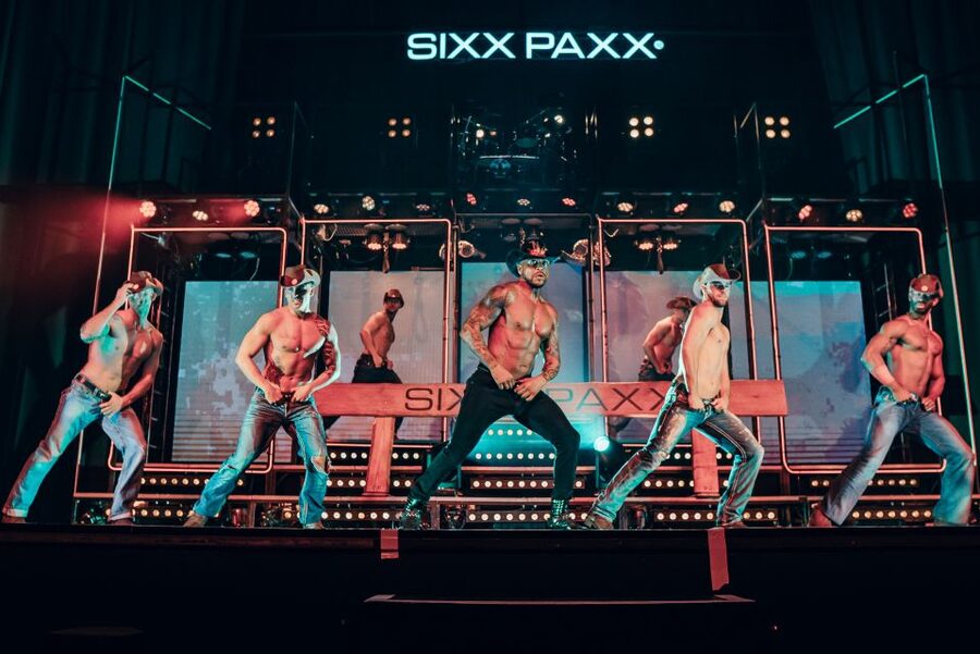Berlin: SIXX PAXX Theater Show - A night out with friends, not a sightseeing stop