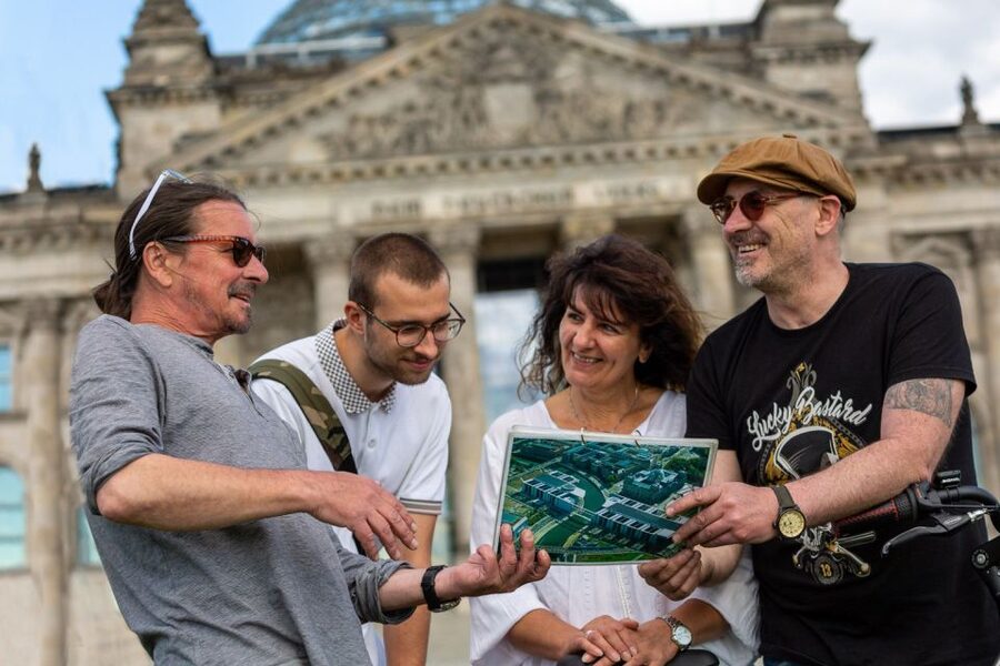 Berlin: Small Group Bike Tour Through City Center - The Government Quarter and the Reichstag