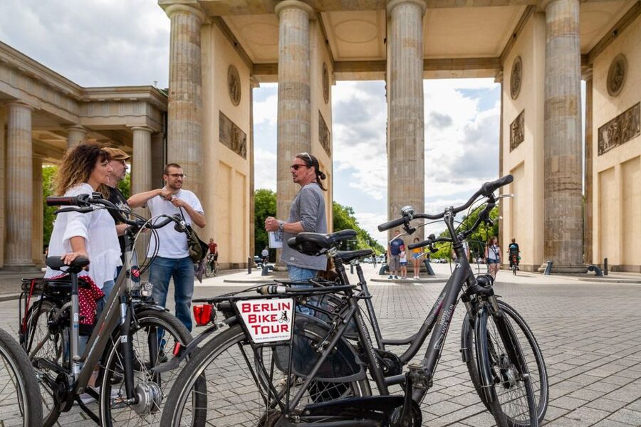 Berlin: Small Group Bike Tour Through City Center - Tiergarten and the Brandenburg Gate