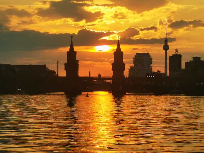 Berlin: Solar Powered Sunset Catamaran Cruise & Audio Guide - The Mühlendamm lock adds a little action