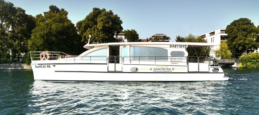 Berlin: Solar Powered Sunset Catamaran Cruise & Audio Guide - Seating, drinks, blankets, and the onboard mood