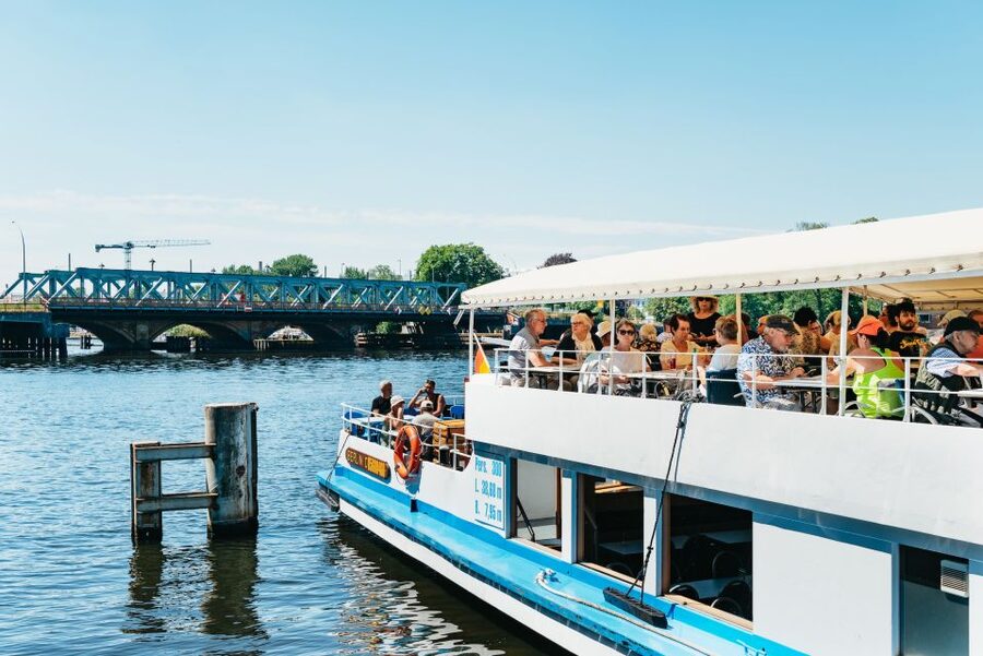Berlin: Spree Boat Tour to Müggelsee - Leaving Treptow Harbor for a greener Berlin