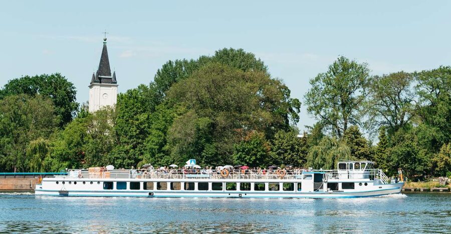 Berlin: Spree Boat Tour to Müggelsee - Following the Spree through southeast Berlin