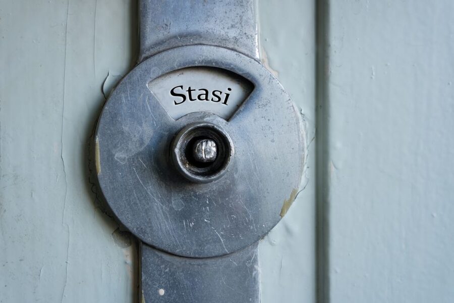 Berlin: Stasi Museum Private Guided Tour with Entry Ticket - What daily life behind the Berlin Wall feels like here