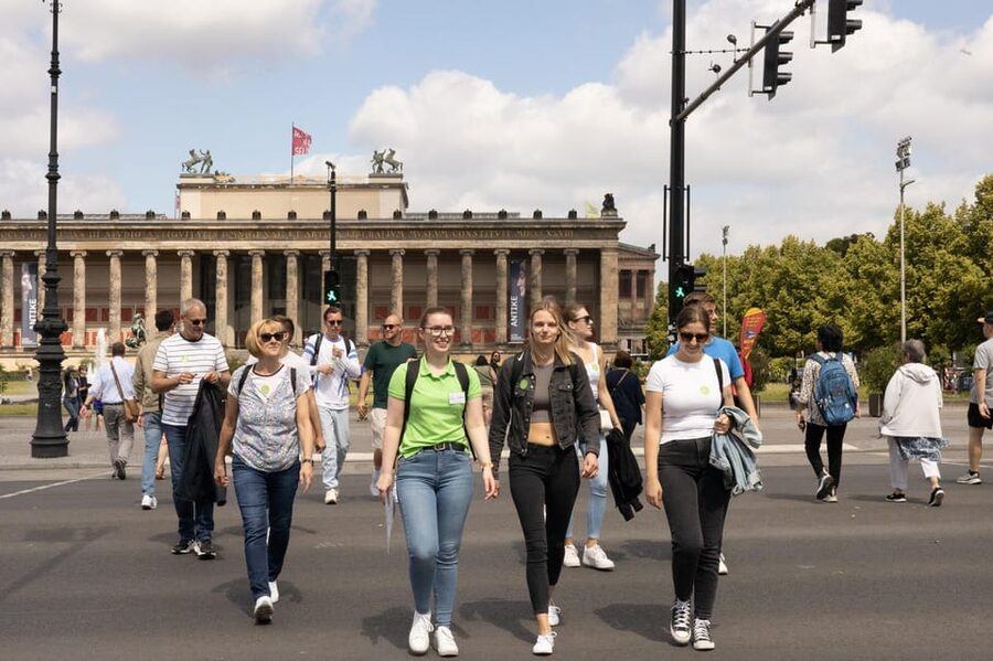 Berlin: the treasures of berlin - walking tour - From Alexanderplatz toward Berlin Cathedral