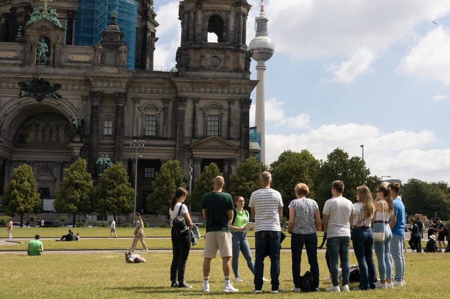 Berlin: the treasures of berlin - walking tour - Unter den Linden and the setting around Bebelplatz