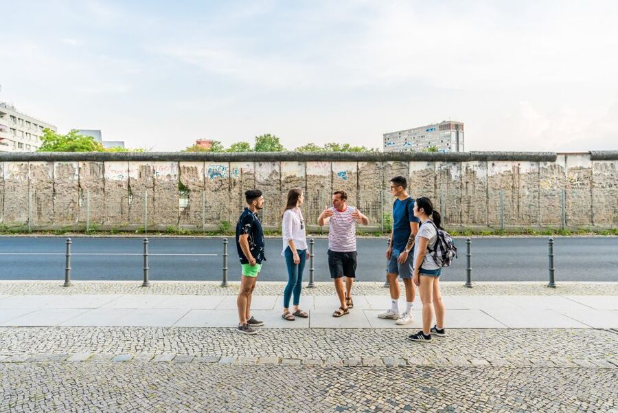 Berlin: Third Reich and Cold War 2 Hour Walking Tour - Starting at Brandenburg Gate, where Berlin’s story turns