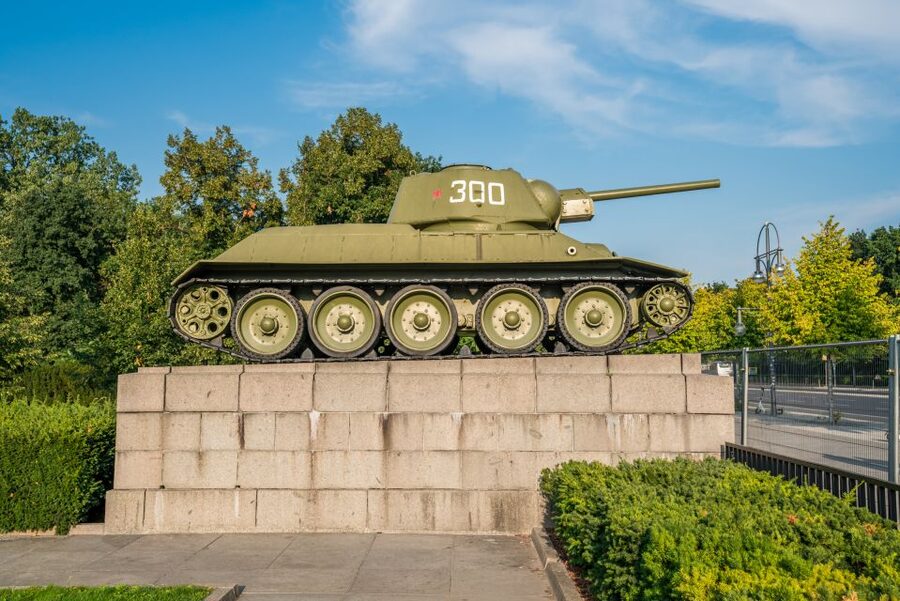 Berlin: Third Reich and Cold War 2 Hour Walking Tour - Detlev-Rohwedder-Haus and the birth of East Germany