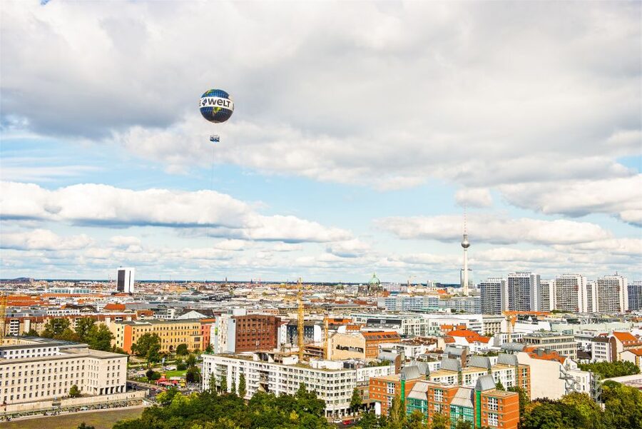 Berlin: Ticket for World Balloon with Perfect View - Staff and the overall atmosphere