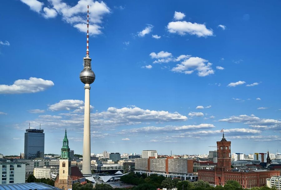 Berlin: Tour with Private Guide - Checkpoint Charlie and Berlin’s divided past