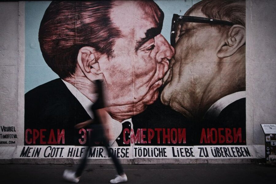Berlin: Tour with Private Guide - Berlin Wall sites with room for questions