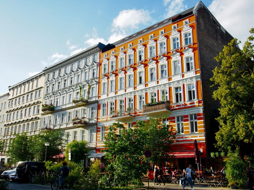 Berlin: Tour with Private Guide - From Mitte landmarks to neighborhood life