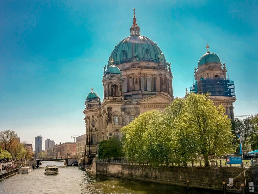 Berlin: Tour with Private Guide - A guide who adjusts to your interests