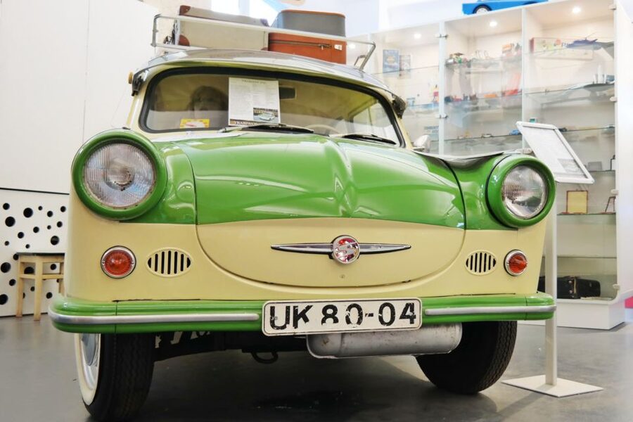 Berlin Trabi Museum: Day Ticket - Watching the lightshow theater and short films