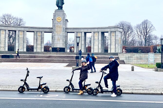 Berlin: Ultimate E-Scooter Adventure Tour - Checkpoint Charlie explains a divided Berlin