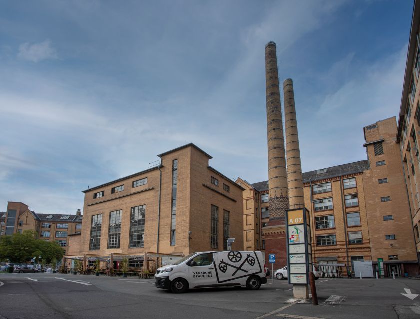 Berlin: Vagabund Brauerei Beer Tasting & Guided Brewery Tour - Learning to taste five different beers