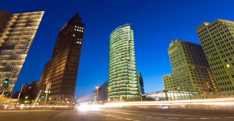Berlin: Walking Tour of the Top 10 Sightseeing Attractions - Starting beside the Paul-Löbe-Haus and Federal Chancellery
