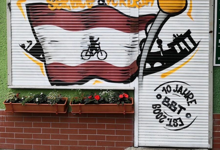 Berlin Wall: Small Group Guided Tour - Key points at a glance