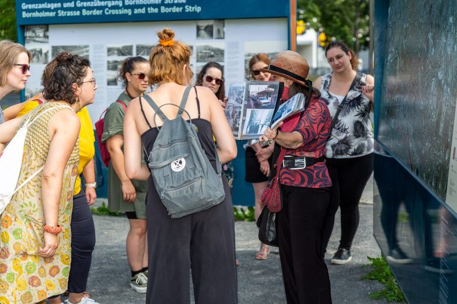 Berlin Wall: Small Group Guided Tour - Starting where the Wall first opened