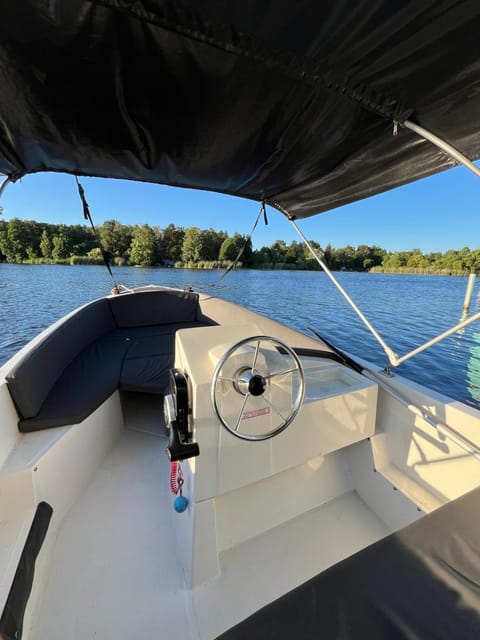 Berlin: Wonderful days renting the motorboat tortola - A private outing for up to six people