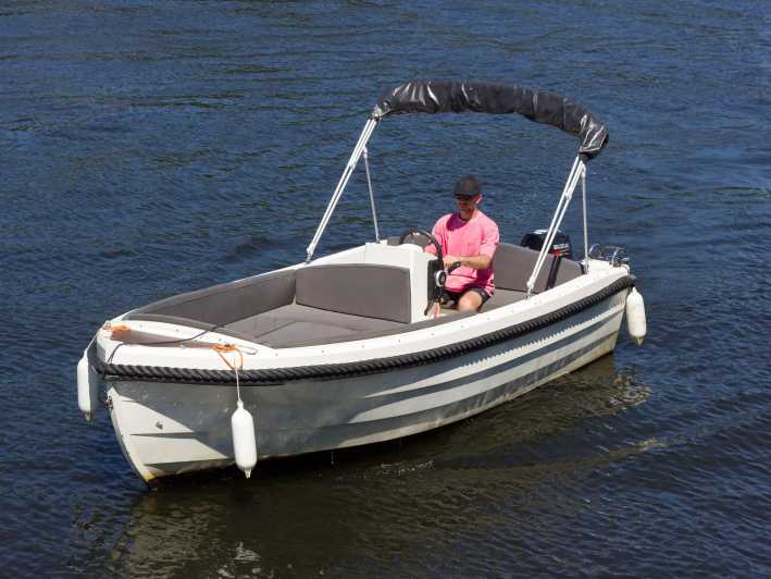 Berlin: Wonderful days renting the motorboat tortola - The 10-minute briefing before you take the wheel