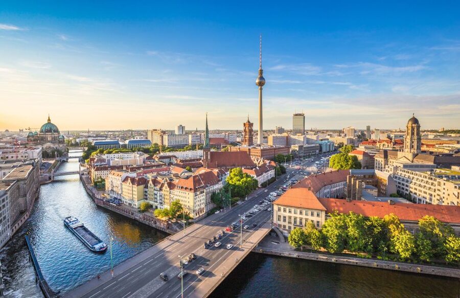 Bike Tour of Berlin Top Attractions with Private Guide - Museum Island and the Jewish Quarter