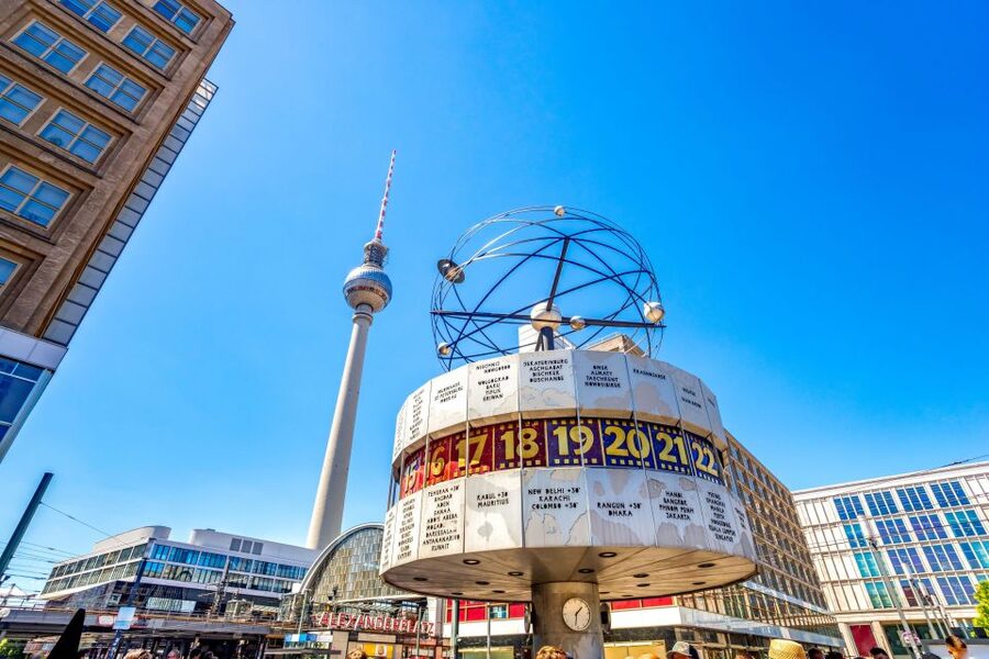 Bike Tour of Berlin Top Attractions with Private Guide - Checkpoint Charlie and Gendarmenmarkt