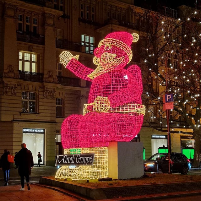 Christmas market lights tour bus through Berlin, free mulled wine (2.5 hours) - Kurfürstendamm and Breitscheidplatz set the tone