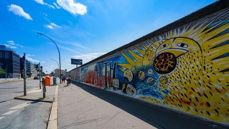 City Sightseeing Berlin: HOHO Bus - All Lines (A+B) & Icebar - East Side Gallery and Ostbahnhof