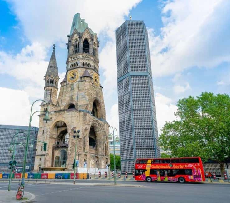 City Sightseeing Berlin: HOHO Bus - All Lines (A+B) & Icebar - Entering Icebar Berlin at minus 10 degrees