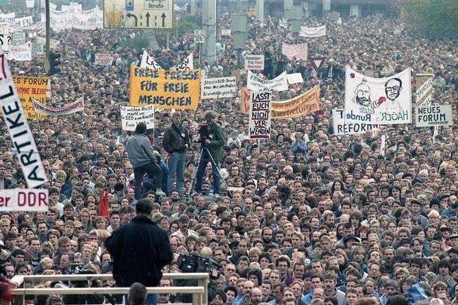 Cold War, Berlin Wall, Spies and the East Side Gallery - Karl-Marx-Allee and the 1953 uprising