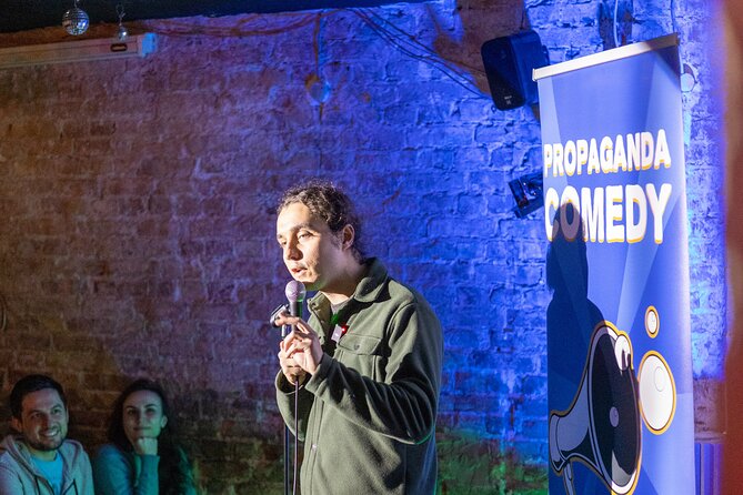 Dark Humor Comedy Show in English in Berlin - Chris and the rhythm of the open mic