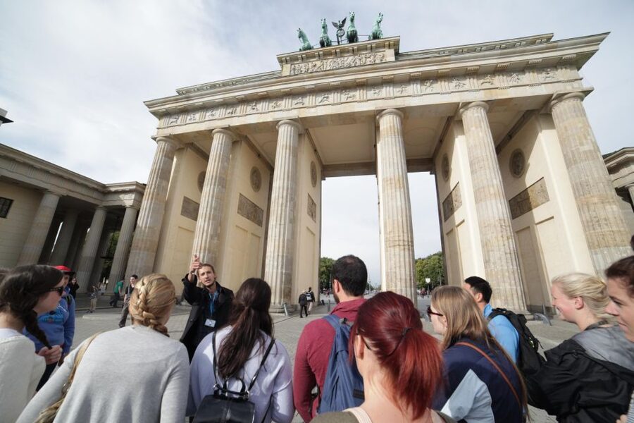 Discover Berlin Express Tour: 2hr Highlights - The Reichstag and the Politicians’ Memorial