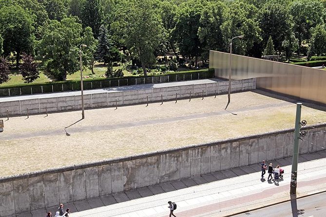 East Berlin and the Berlin Wall 2-Hour Walking Tour - Bornholmer Strasse and the night the border opened