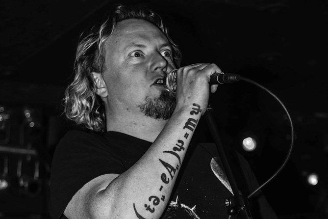English Comedy Show with Pizza and Shots in Central Berlin - Cancellation and booking details worth noting