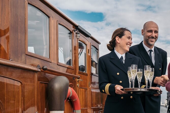 Evening aperitif tour aboard the motor yacht Fitzgerald - The Reichstag from the river