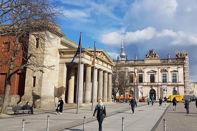 Explore Berlin History and Highlights Sightseeing Walking Tour - Checkpoint Charlie and the Cold War city