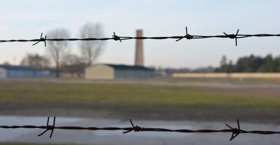 From Berlin: Guided Sachsenhausen Concentration Camp Tour - Arriving at Oranienburg and the memorial