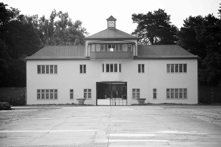 From Berlin: Licensed Sachsenhausen Tour with max. 15 people - Key points at a glance