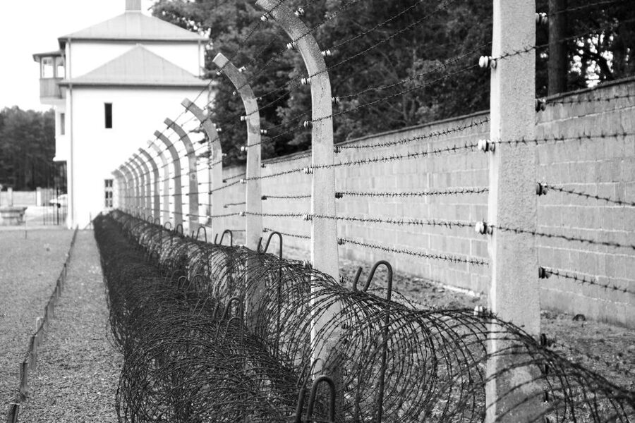 From Berlin: Licensed Sachsenhausen Tour with max. 15 people - Meeting at Hackescher Markt