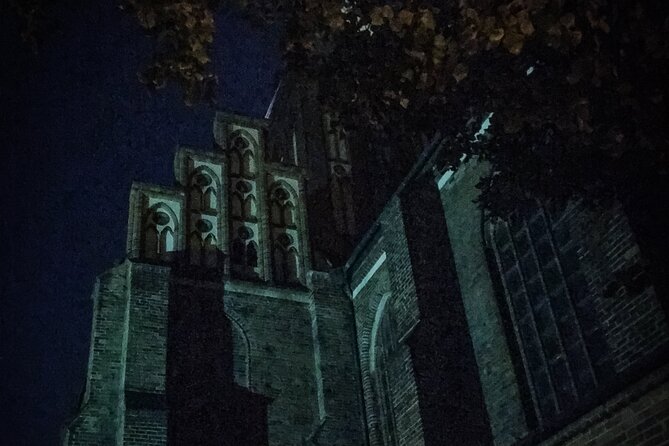 Gruseltour Berlin Haunted Ghost Walk 90-minute at Berlin Mitte city center - Walking through Nikolaiviertel after dark