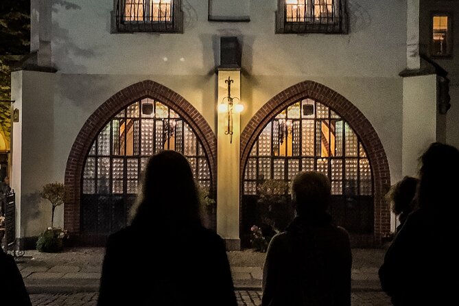Gruseltour Berlin Haunted Ghost Walk 90-minute at Berlin Mitte city center - The right season and the 9 pm start