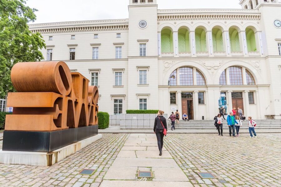Hamburger Bahnhof Museum Entrance Ticket - Special exhibitions and the changing experience