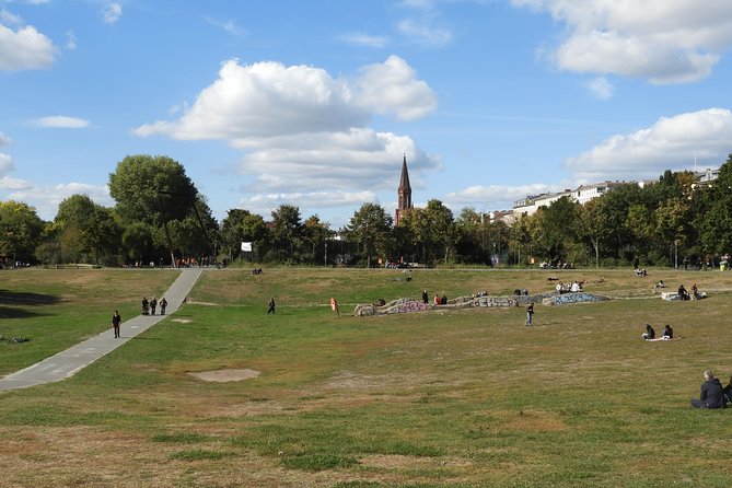 Kreuzberg Tour – Kriminell und kuschelig - Backstreets and parks add the everyday view