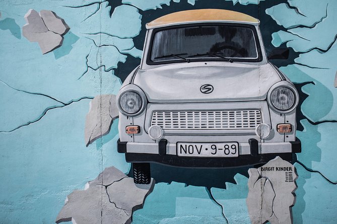 Kreuzberg Walking Tour: Immigrants, Artists & Hipsters - Graffiti, street art, and the visual language of Kreuzberg