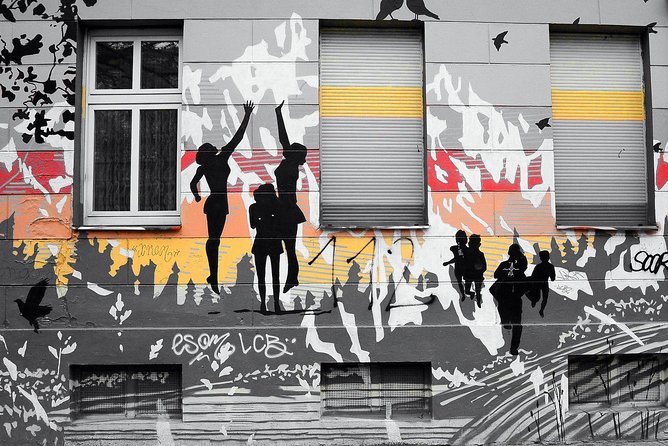 Kreuzberg Walking Tour: Immigrants, Artists & Hipsters - Walking or cycling: which version suits you?