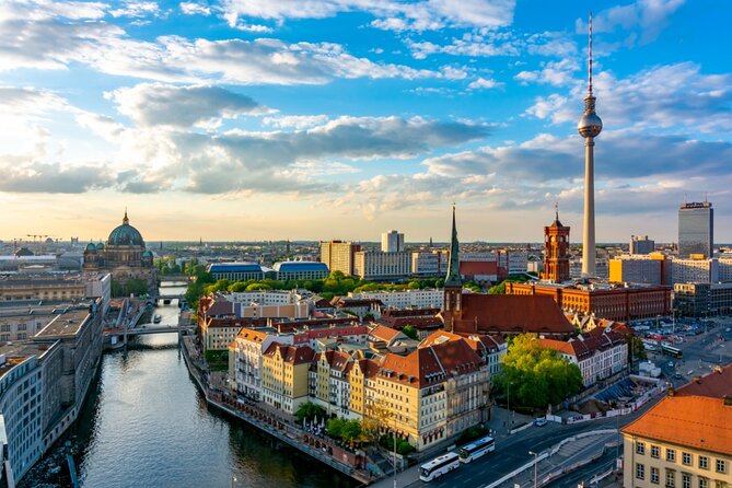Love and War in Berlin: Self-Guided Story Puzzle Walk - How the Berlin puzzle walk works